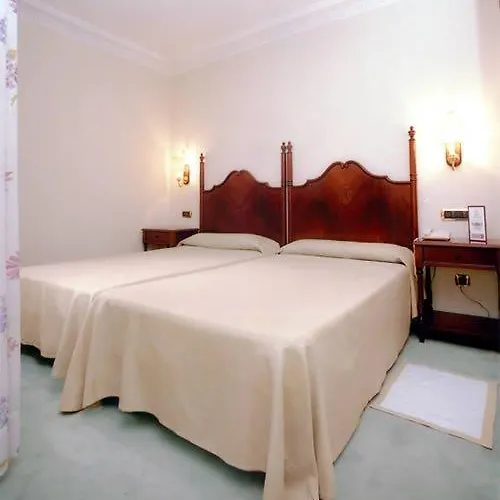 Готель Campoamor Ов'єдо